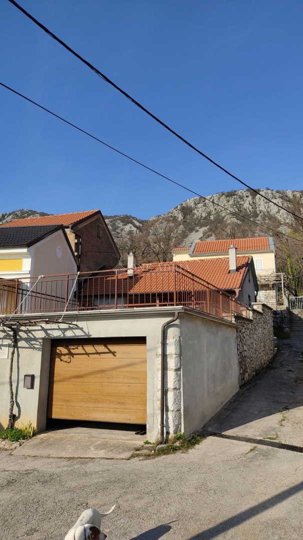 Hiša Na predaj - PRIMORSKO-GORANSKA VINODOLSKA OPĆINA