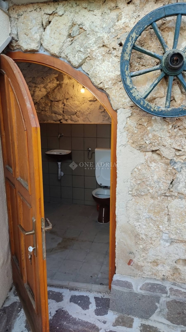 Hiša Na predaj - PRIMORSKO-GORANSKA VINODOLSKA OPĆINA