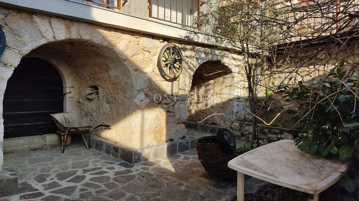 Hiša Na predaj - PRIMORSKO-GORANSKA VINODOLSKA OPĆINA
