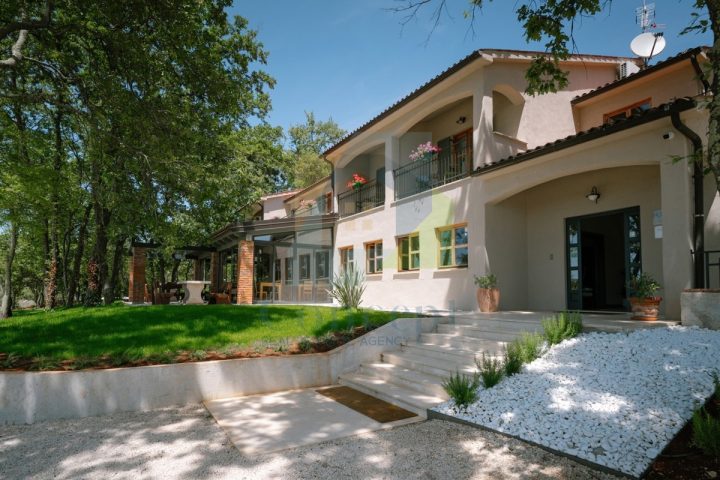 Gewerbefläche zu verkaufen 550 m² – Poreč
