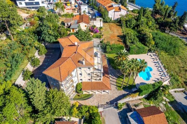 Business premises for sale 1500 m² – Opatija
