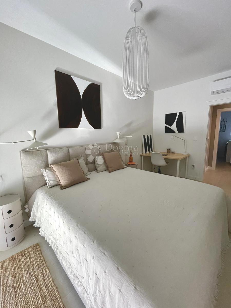 Casa In vendita - ŠIBENSKO-KNINSKA ROGOZNICA