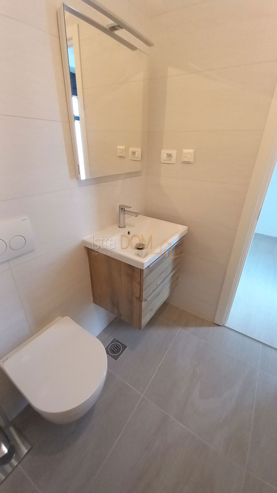 Apartmán Na predaj - ISTARSKA POREČ