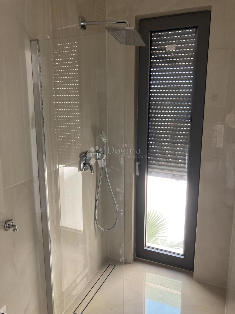 Apartment Zu verkaufen - ŠIBENSKO-KNINSKA ROGOZNICA