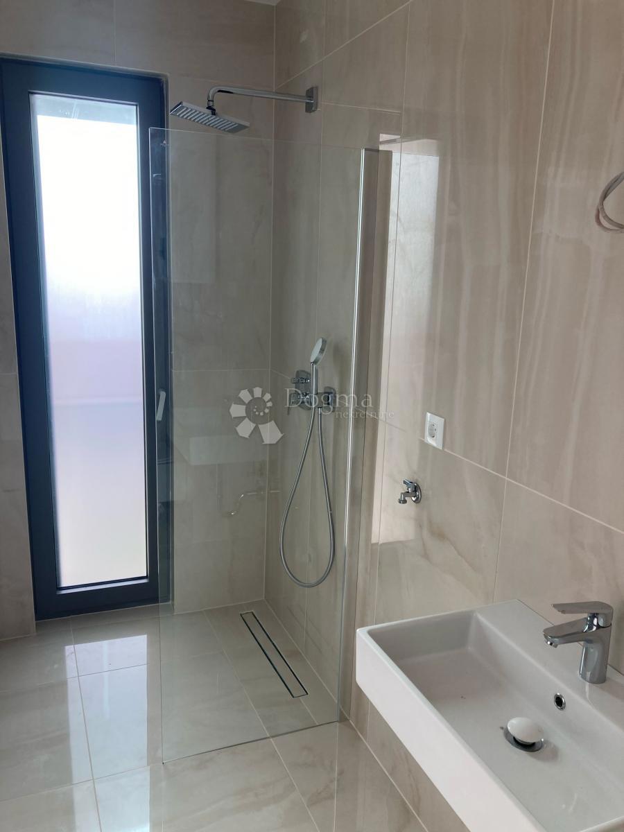 Apartment Zu verkaufen - ŠIBENSKO-KNINSKA ROGOZNICA