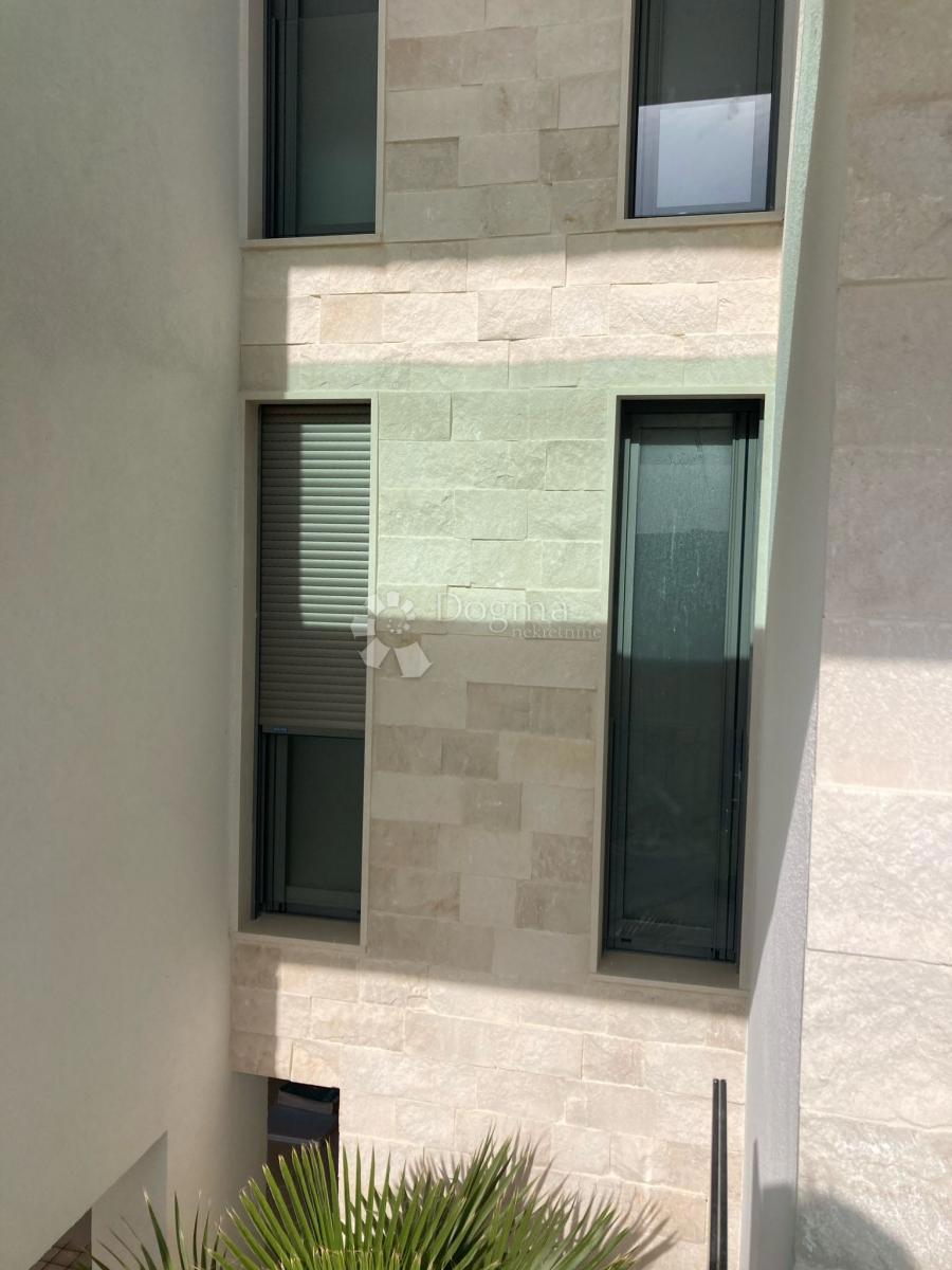 Apartment Zu verkaufen - ŠIBENSKO-KNINSKA ROGOZNICA