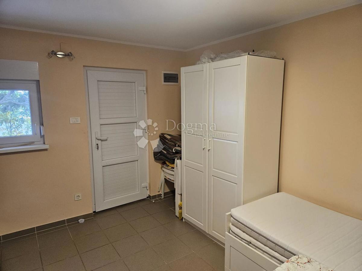 Dom Na predaj - ŠIBENSKO-KNINSKA ROGOZNICA