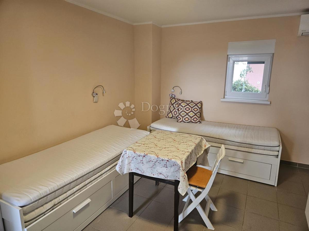 Dom Na predaj - ŠIBENSKO-KNINSKA ROGOZNICA