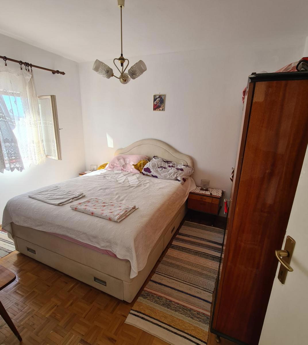 Casa In vendita - ŠIBENSKO-KNINSKA ROGOZNICA
