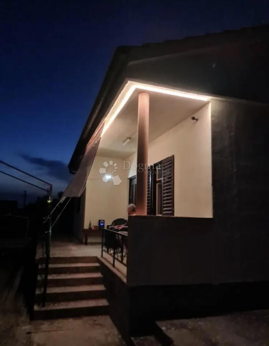 Casa In vendita - ŠIBENSKO-KNINSKA ROGOZNICA