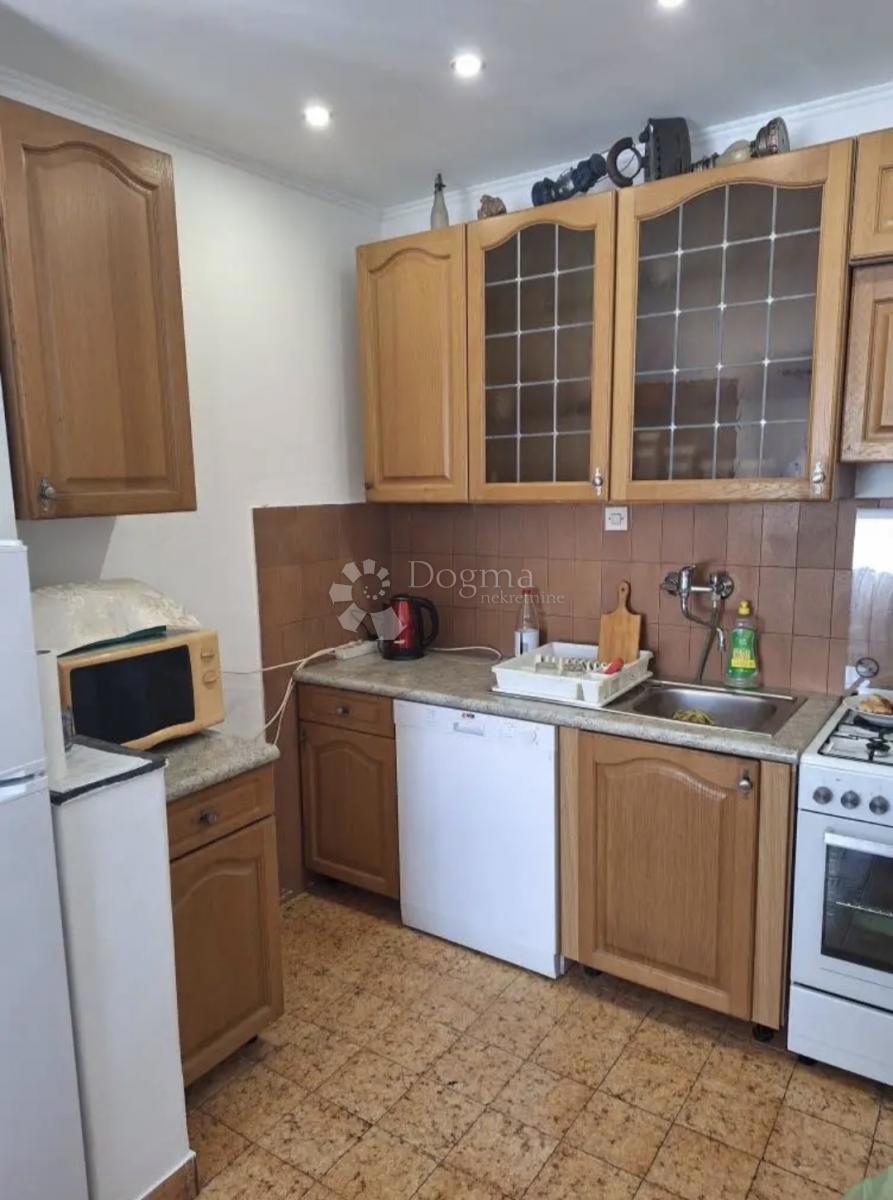 Casa In vendita - ŠIBENSKO-KNINSKA ROGOZNICA