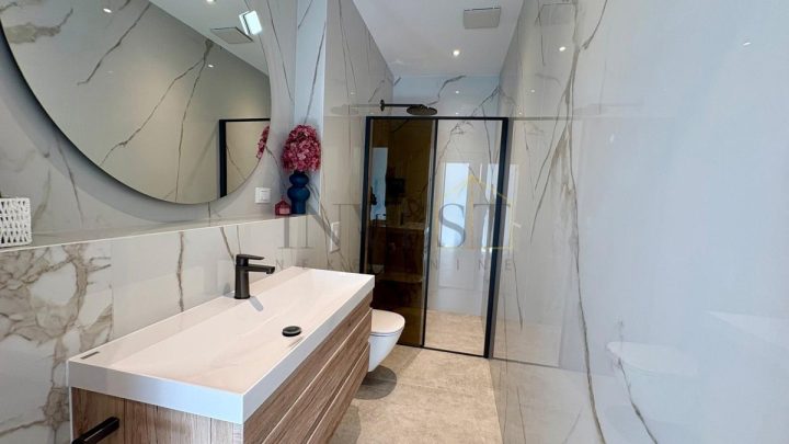 Dům na prodej 355 m² – Dugi Rat