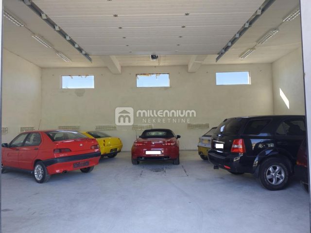 Komerční k pronájmu 150 m² – Kostrena