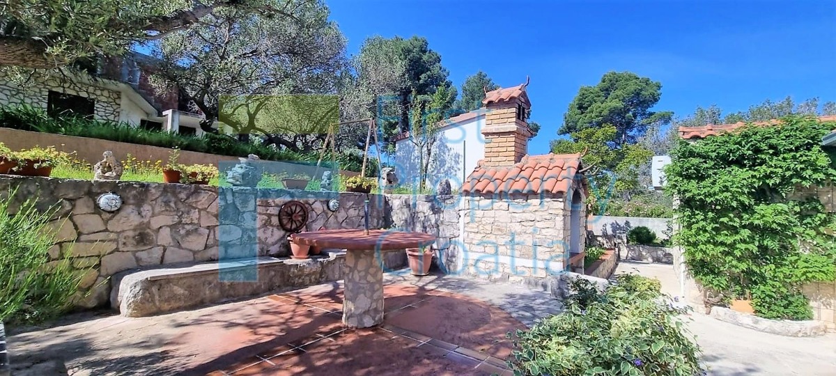 House For sale - SPLITSKO-DALMATINSKA BRAČ
