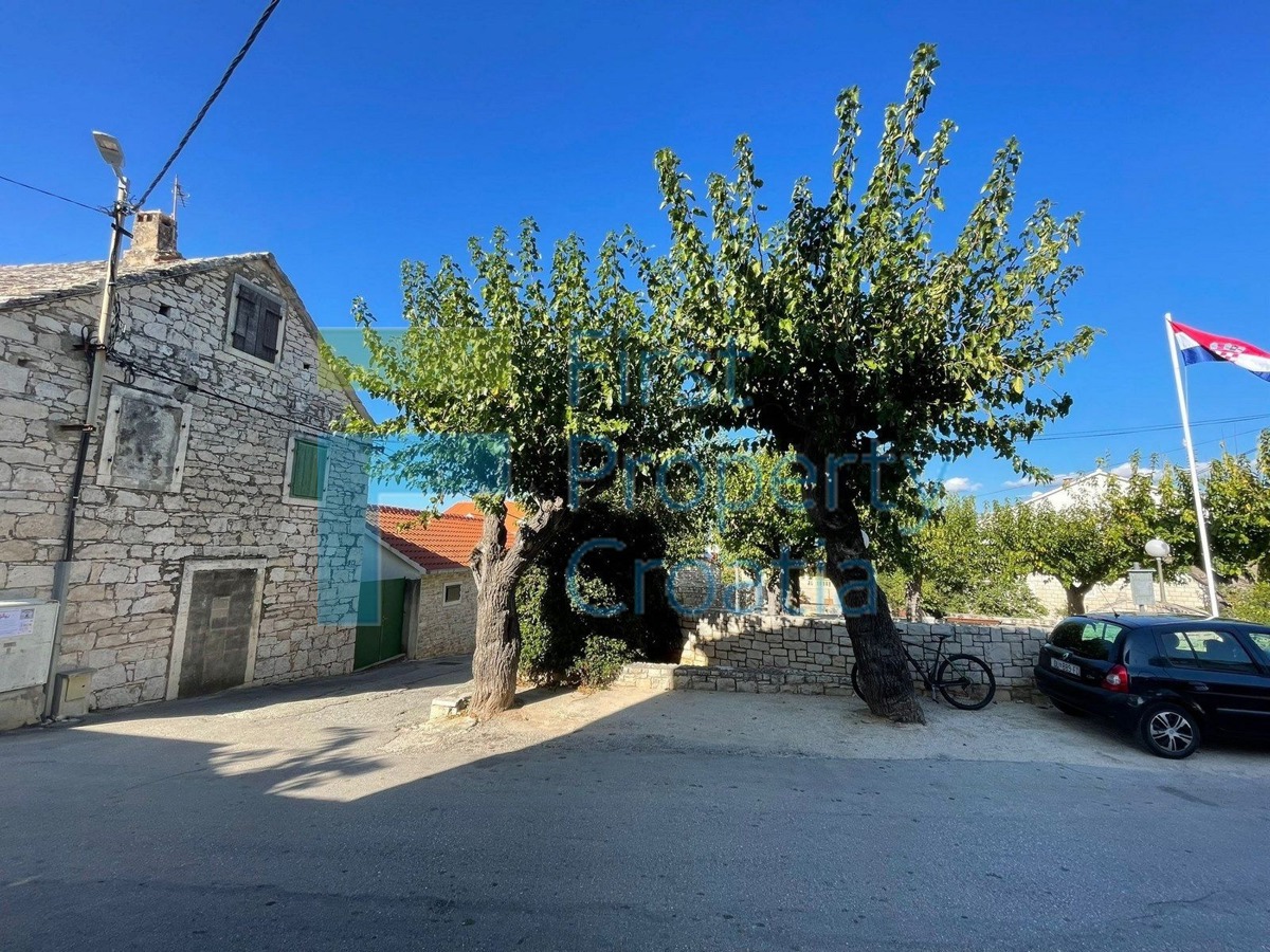 Hiša Na predaj - SPLITSKO-DALMATINSKA BRAČ