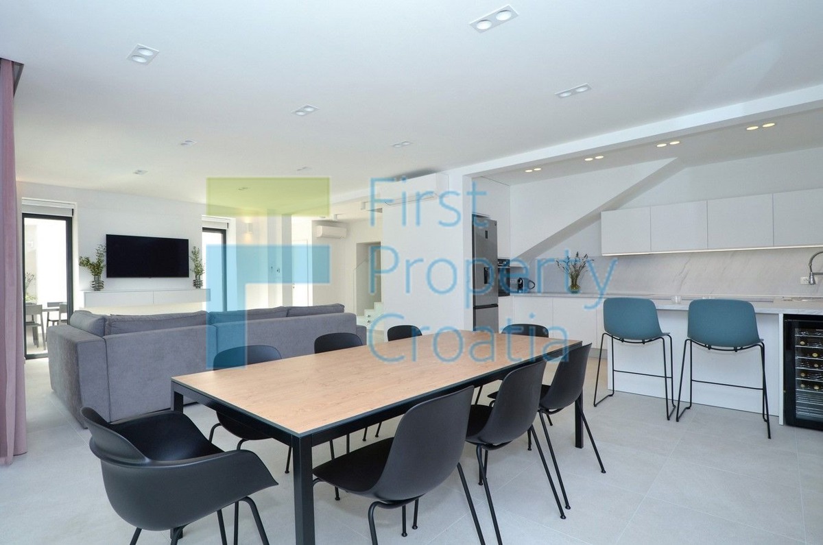 House For sale - SPLITSKO-DALMATINSKA SPLIT