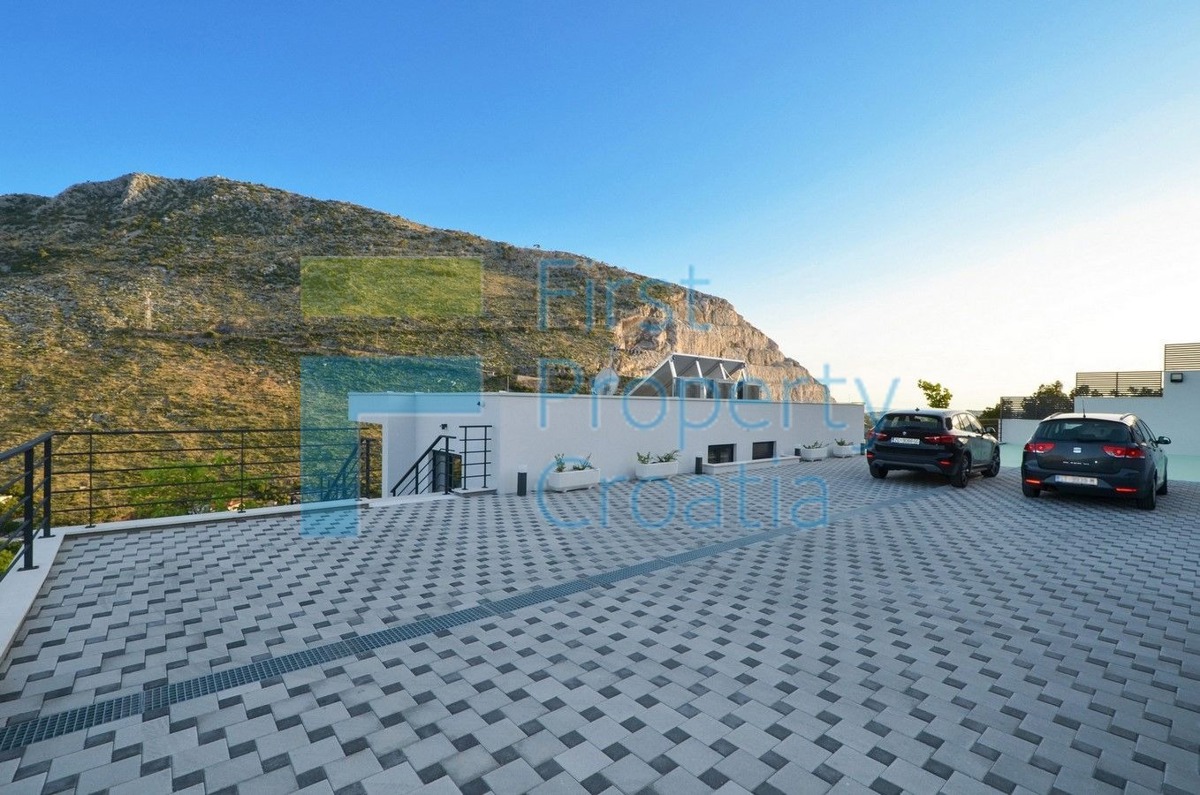 House For sale - SPLITSKO-DALMATINSKA SPLIT