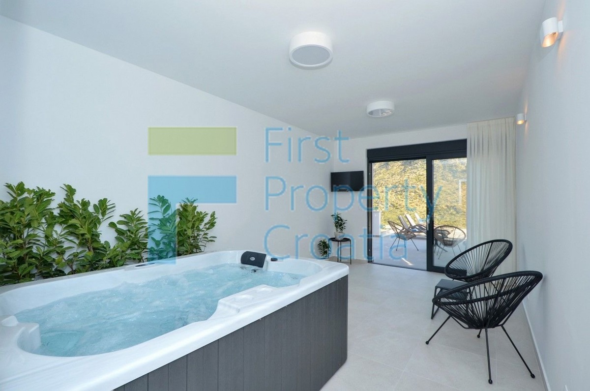 House For sale - SPLITSKO-DALMATINSKA SPLIT
