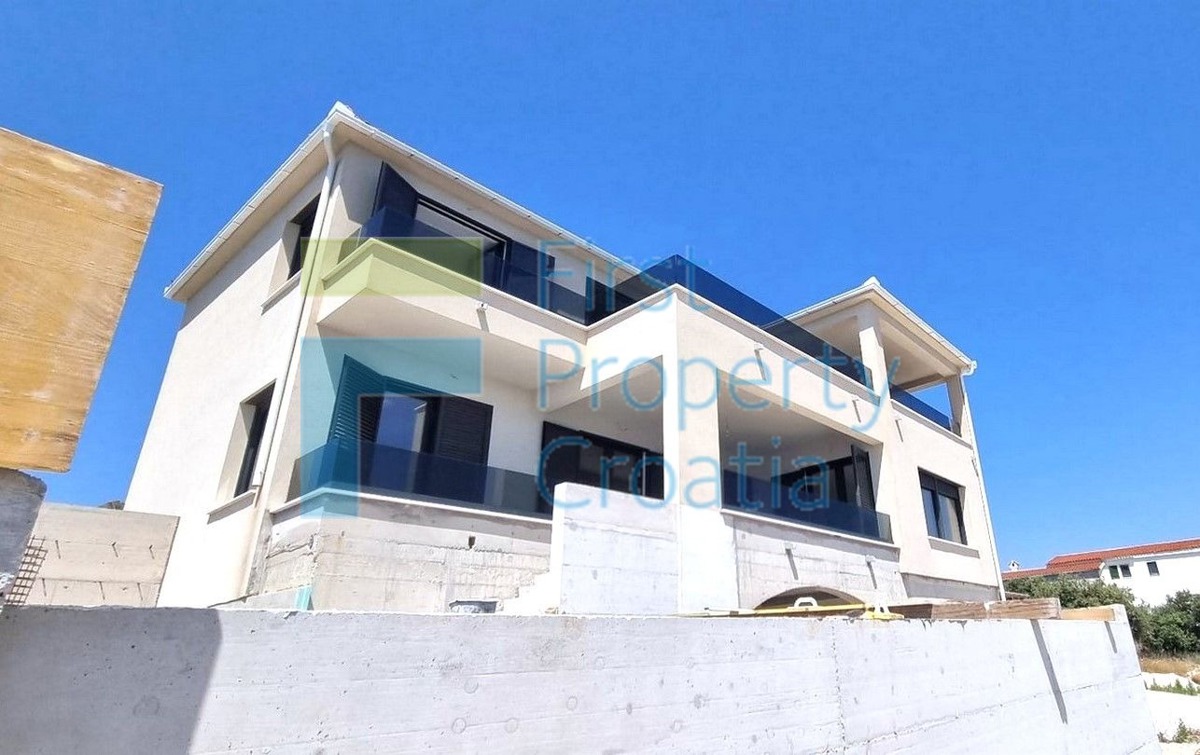 Casa In vendita - šibensko-kninska Rogoznica - foto 1/9