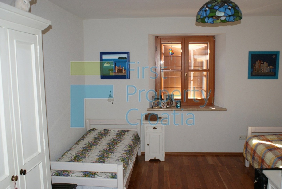 Casa In vendita - ŠIBENSKO-KNINSKA ROGOZNICA