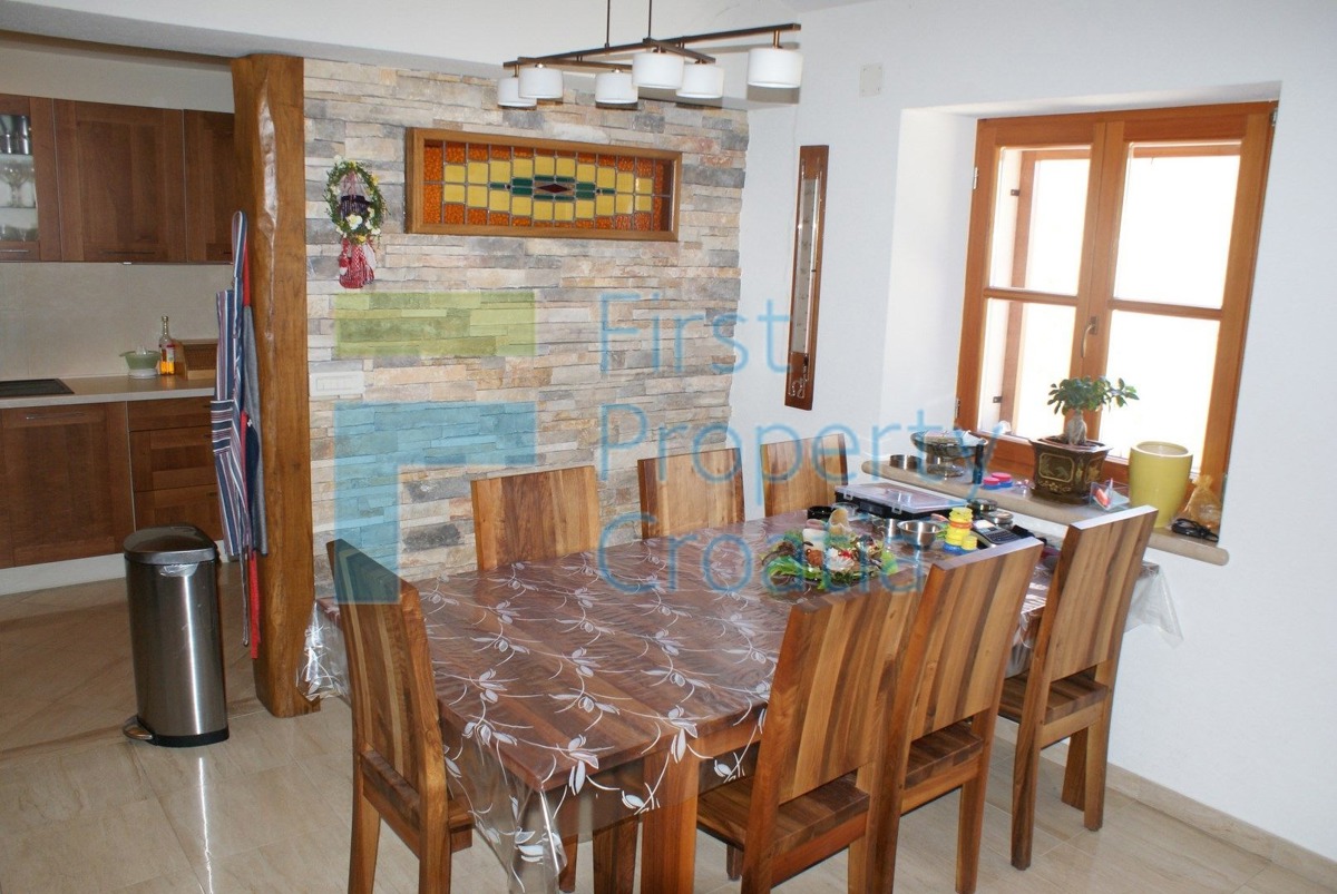 Casa In vendita - ŠIBENSKO-KNINSKA ROGOZNICA
