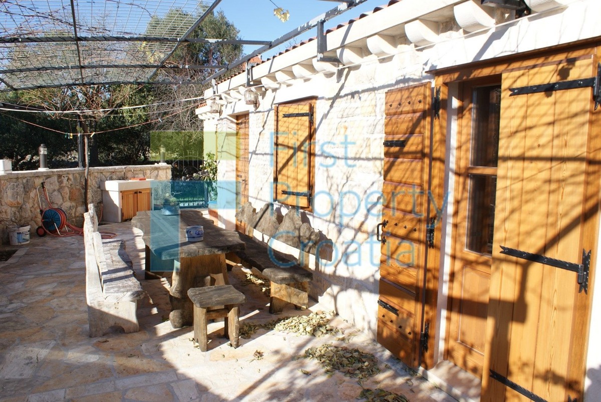 Casa In vendita - ŠIBENSKO-KNINSKA ROGOZNICA