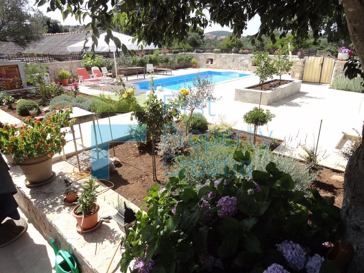 Casa In vendita - ŠIBENSKO-KNINSKA ROGOZNICA