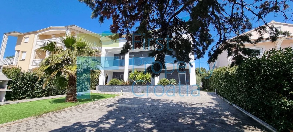 Casa In vendita - šibensko-kninska Rogoznica - foto 1/12