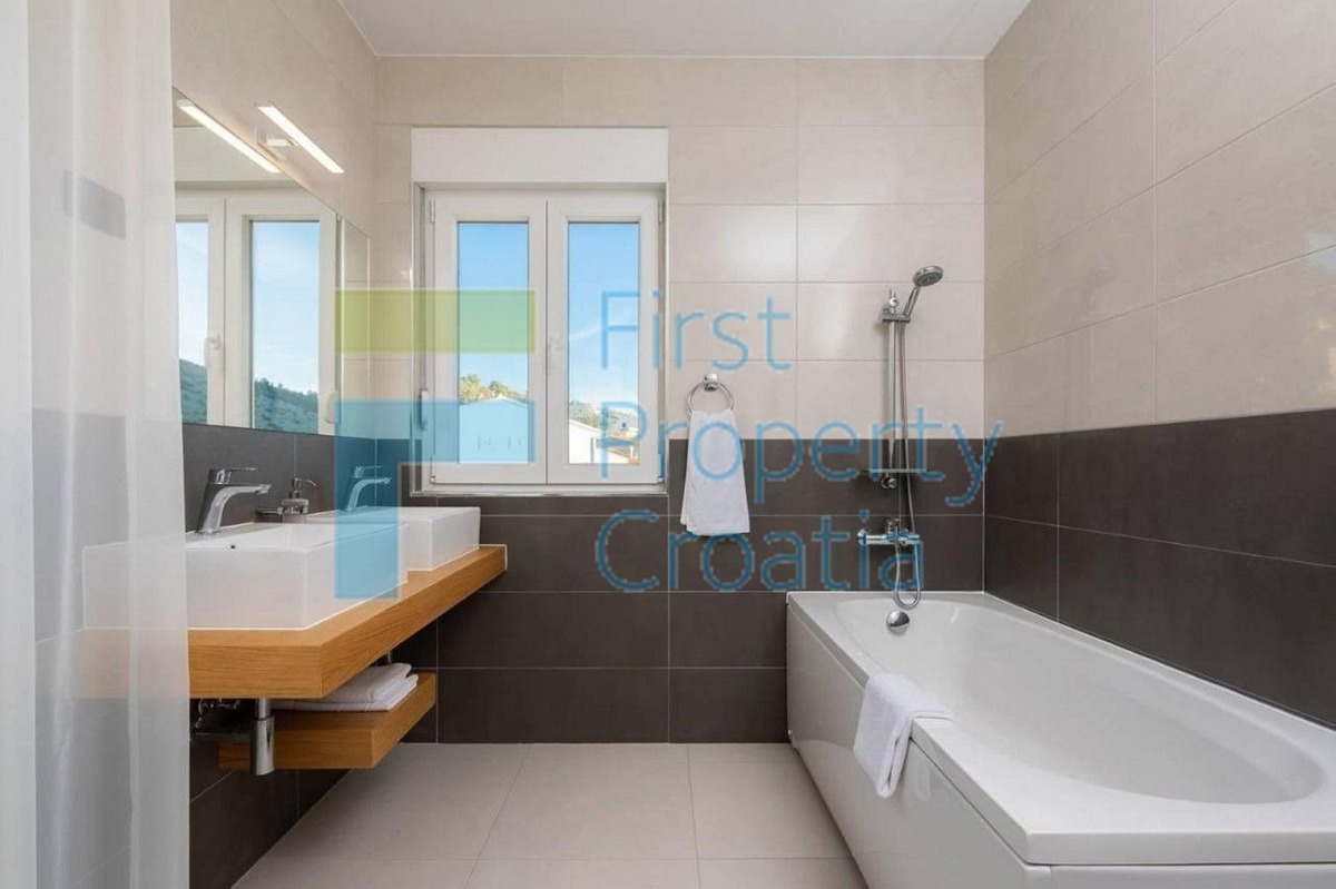 Dom Na predaj - SPLITSKO-DALMATINSKA TROGIR