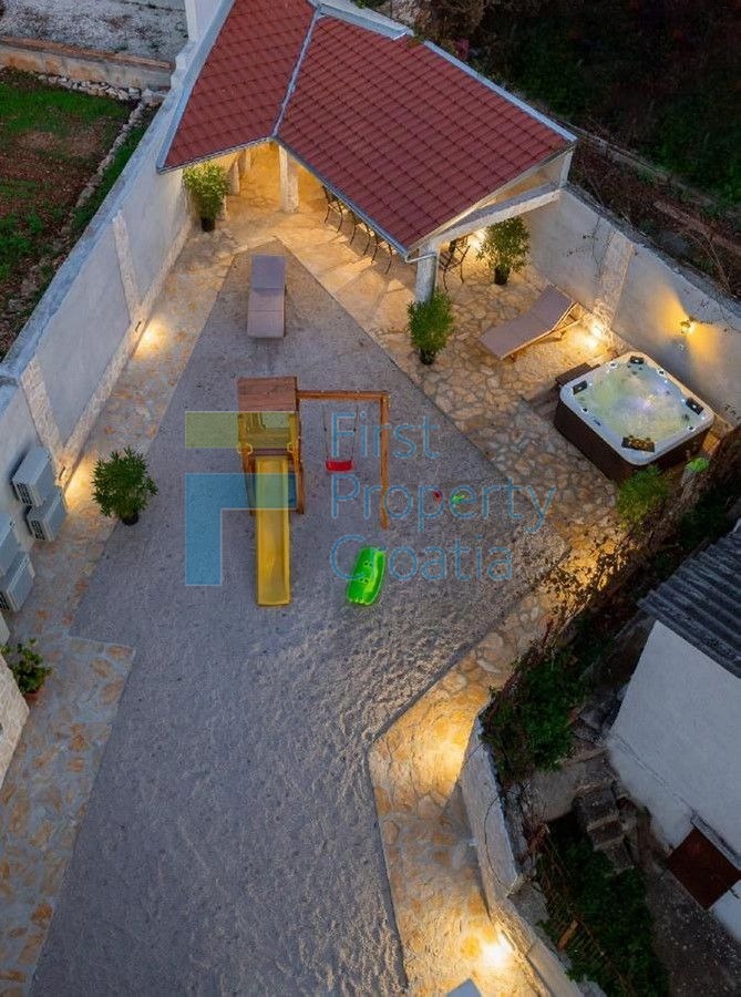 Dom Na predaj - SPLITSKO-DALMATINSKA TROGIR