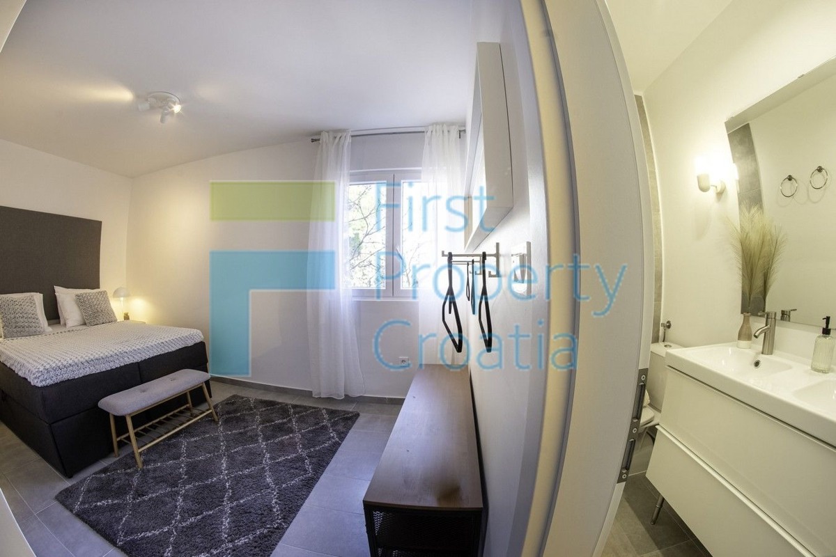 Apartment Zu verkaufen - ŠIBENSKO-KNINSKA ROGOZNICA