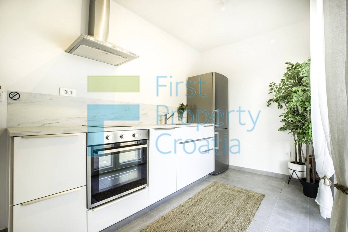 Apartment Zu verkaufen - ŠIBENSKO-KNINSKA ROGOZNICA