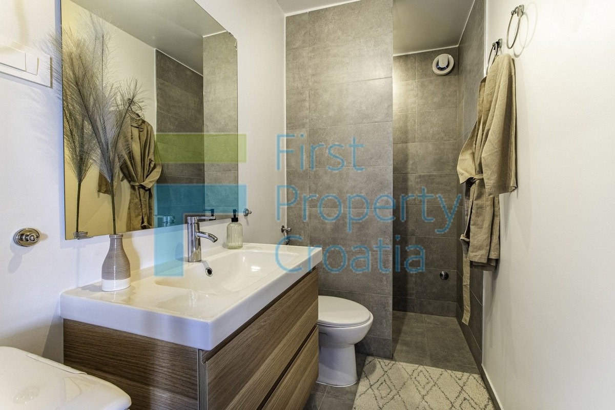Apartment Zu verkaufen - ŠIBENSKO-KNINSKA ROGOZNICA