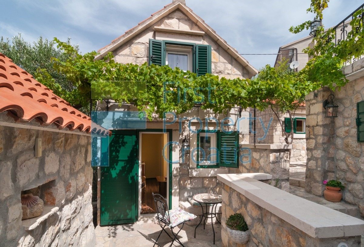 House For sale - SPLITSKO-DALMATINSKA OMIŠ