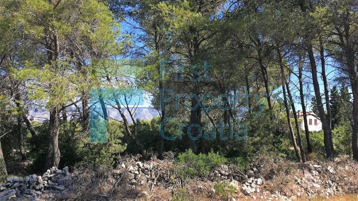 Land for sale 2400 m² – Hvar