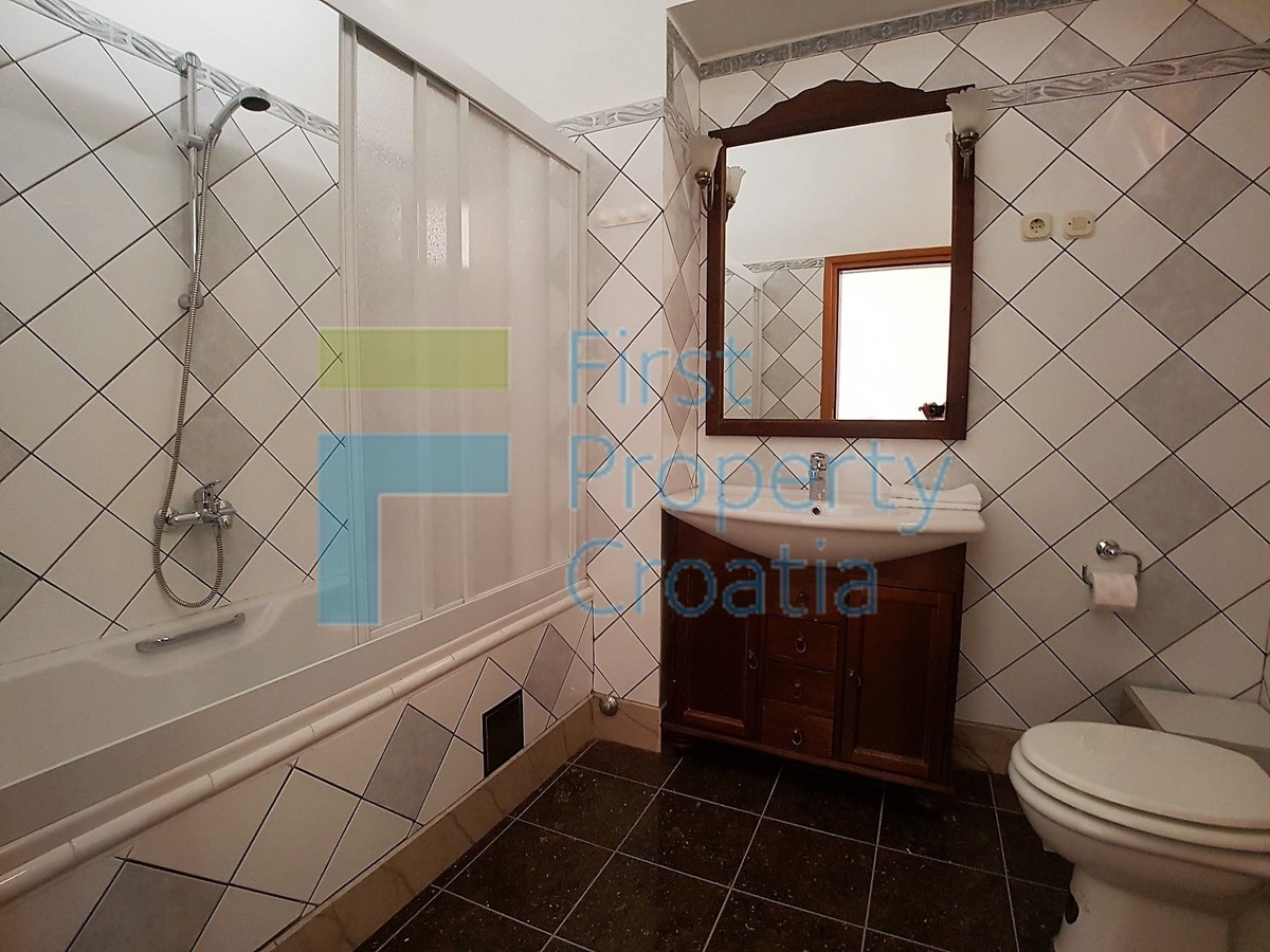 House For sale - SPLITSKO-DALMATINSKA BRAČ