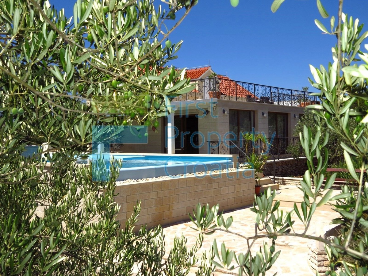 House For sale - SPLITSKO-DALMATINSKA BRAČ