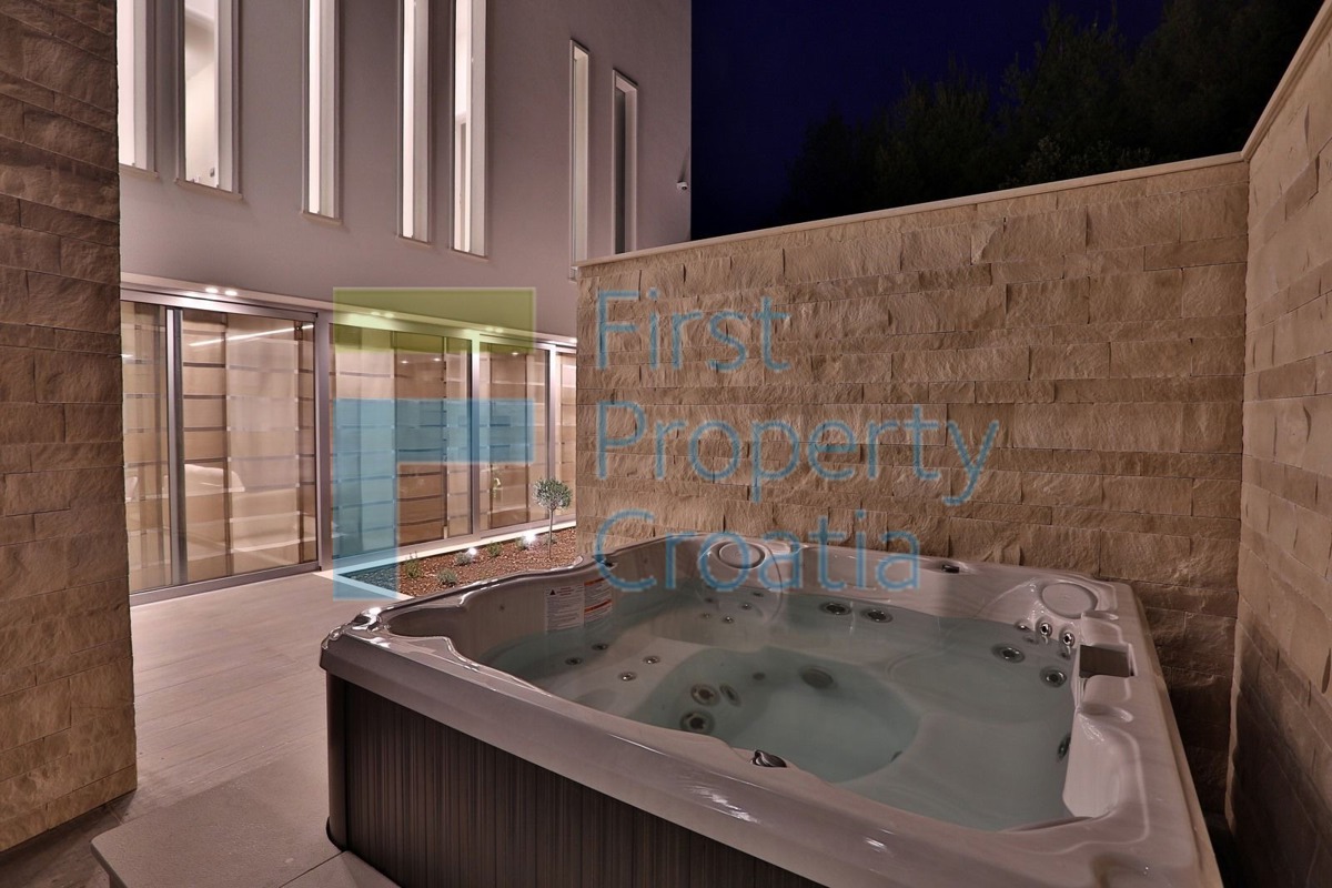 House For sale - SPLITSKO-DALMATINSKA BRAČ