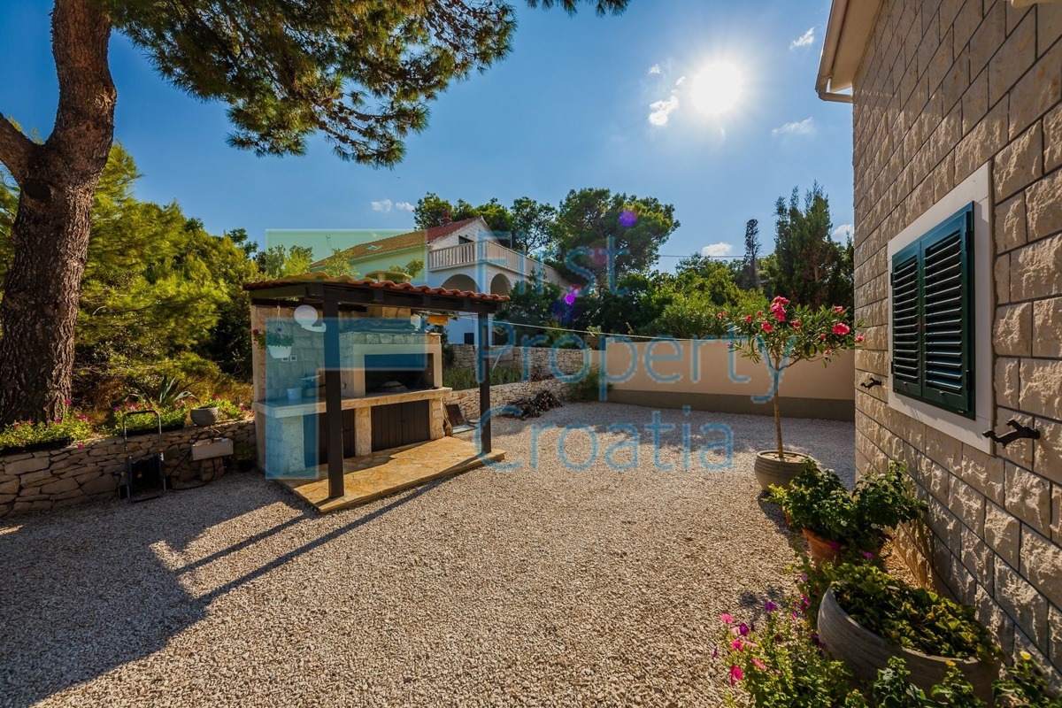 House For sale - SPLITSKO-DALMATINSKA BRAČ