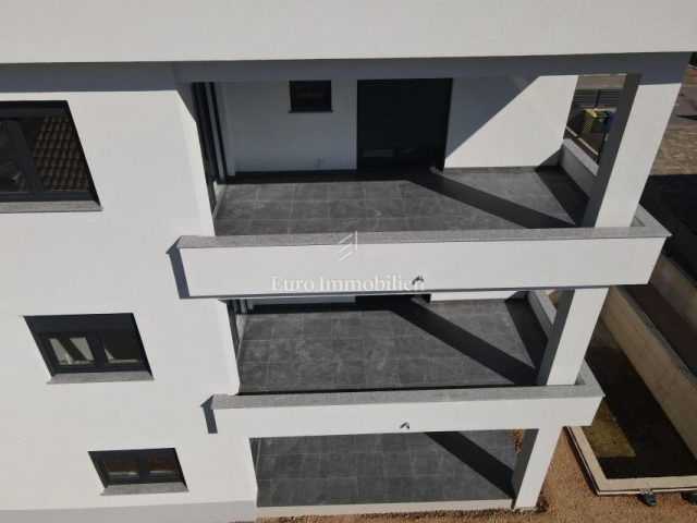 Dom na sprzedaż 334 m² – Bakar