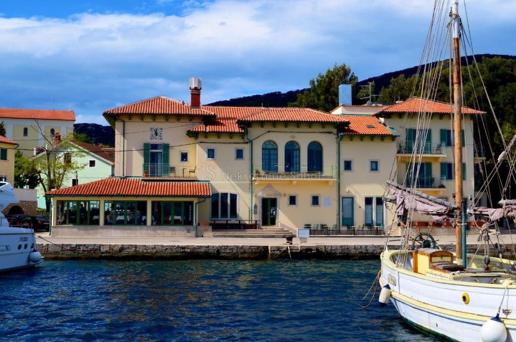Locaux commerciaux À vendre - PRIMORSKO-GORANSKA MALI LOŠINJ
