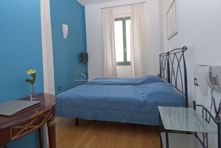 Locaux commerciaux À vendre - PRIMORSKO-GORANSKA MALI LOŠINJ