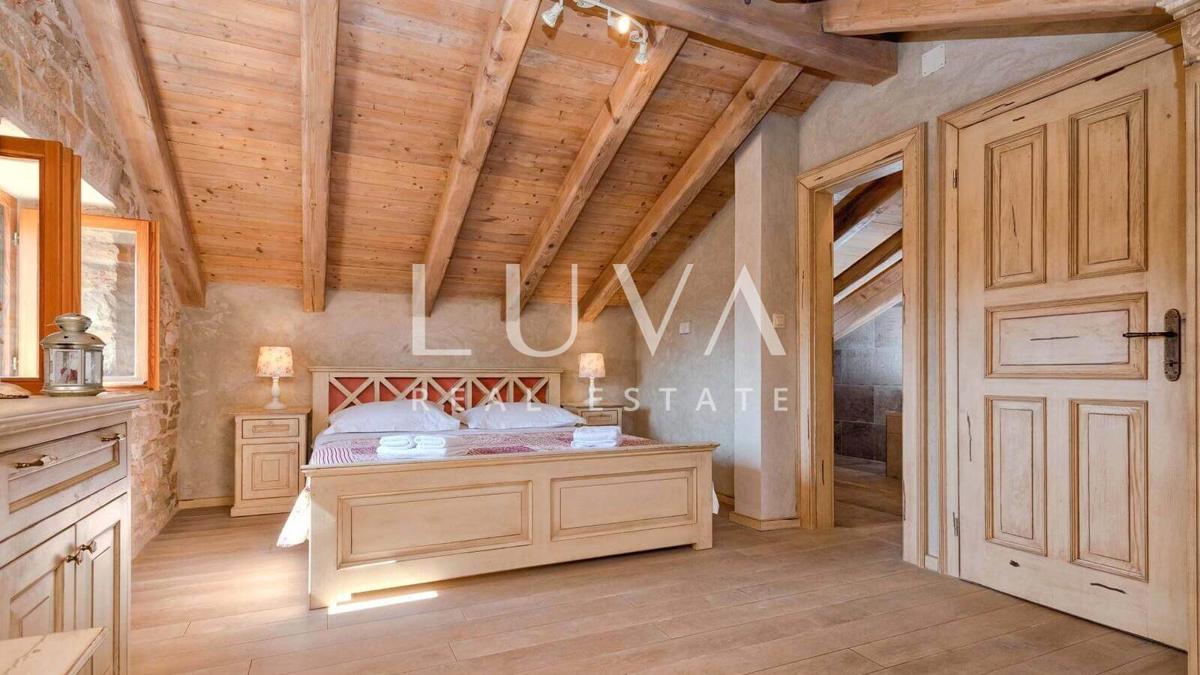 House For sale - SPLITSKO-DALMATINSKA STARI GRAD
