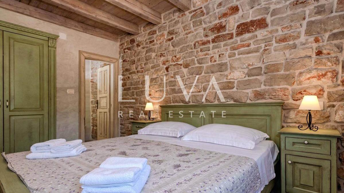 House For sale - SPLITSKO-DALMATINSKA STARI GRAD