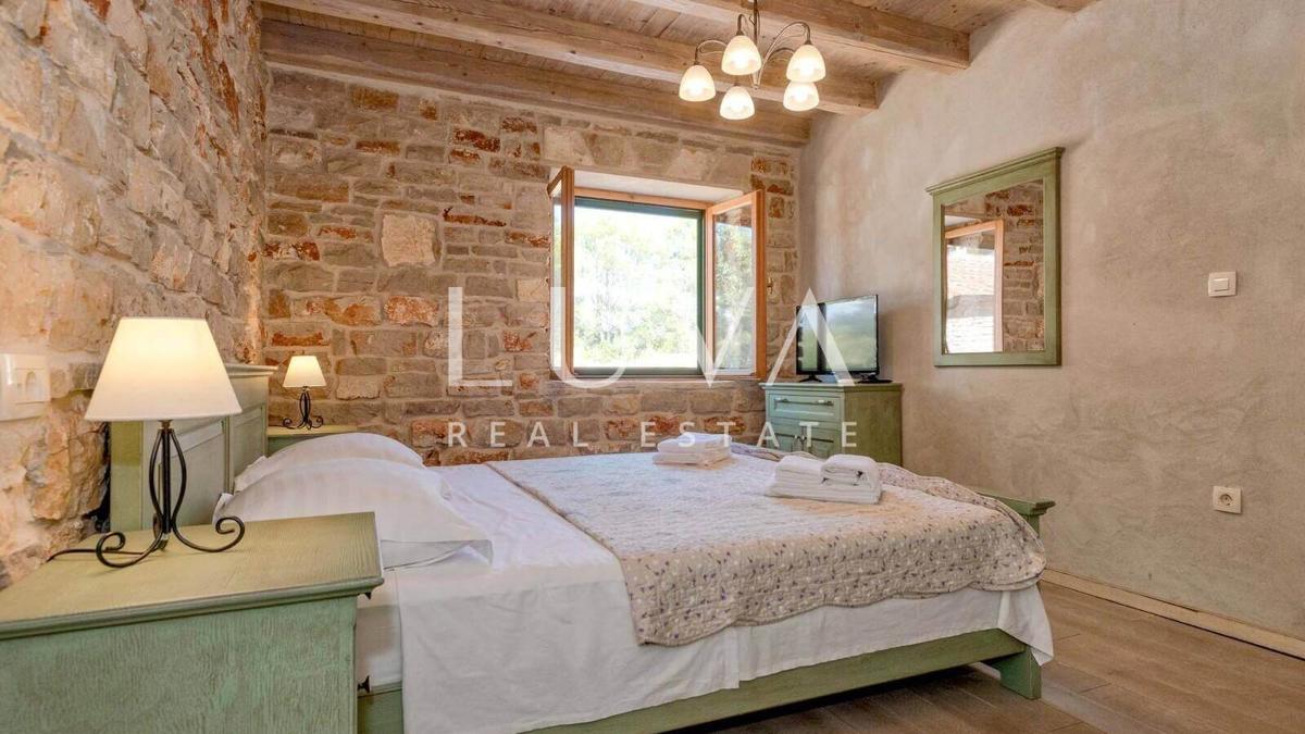 House For sale - SPLITSKO-DALMATINSKA STARI GRAD
