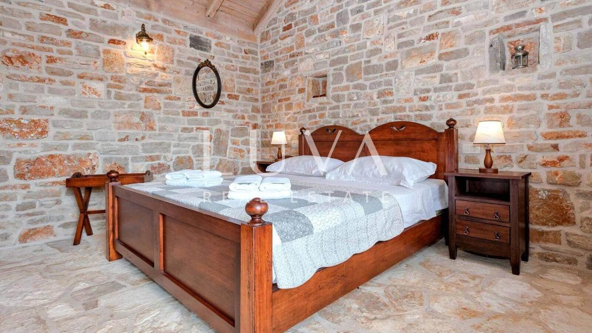 House For sale - SPLITSKO-DALMATINSKA STARI GRAD