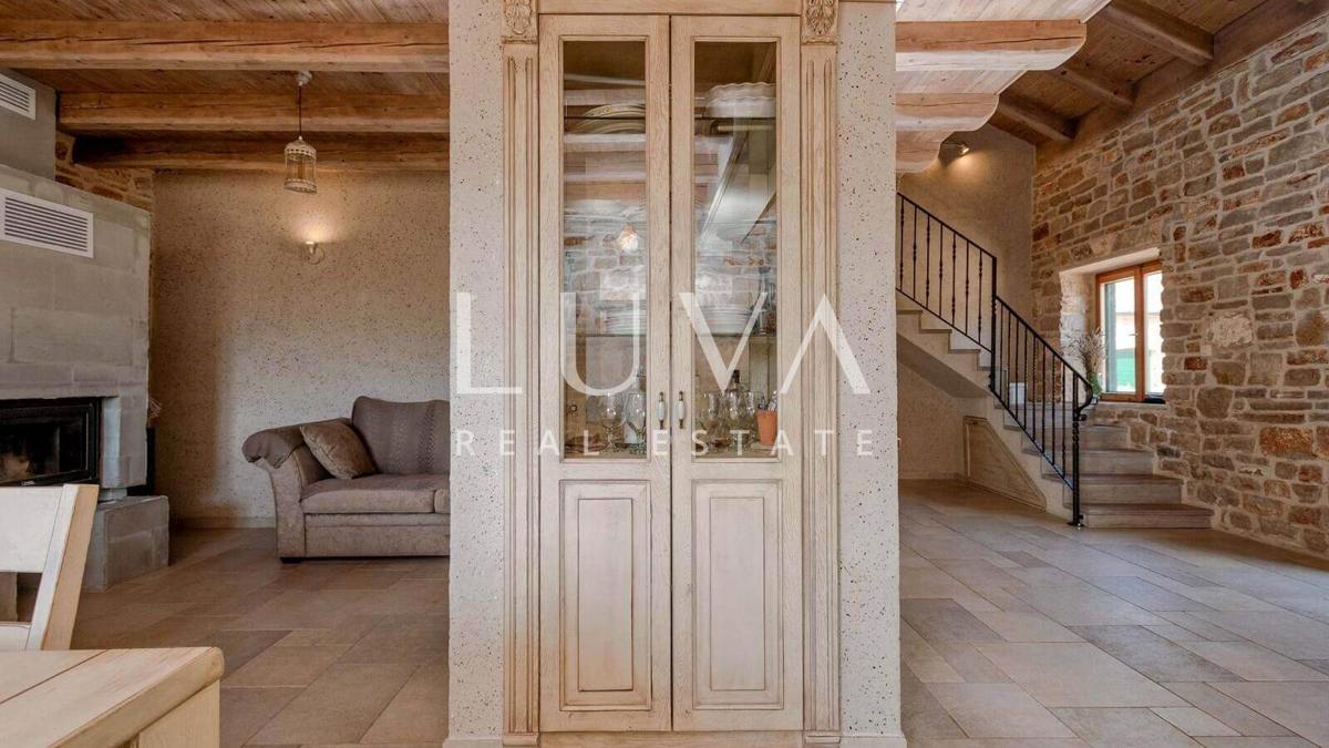 House For sale - SPLITSKO-DALMATINSKA STARI GRAD