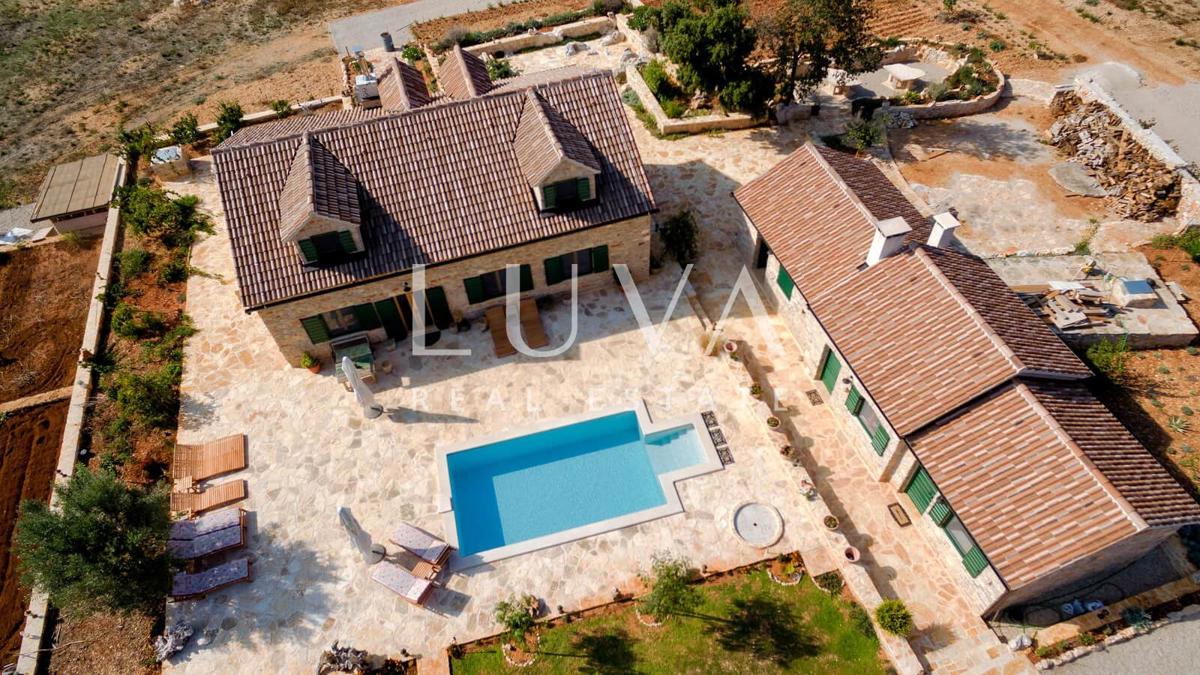 House For sale - SPLITSKO-DALMATINSKA STARI GRAD