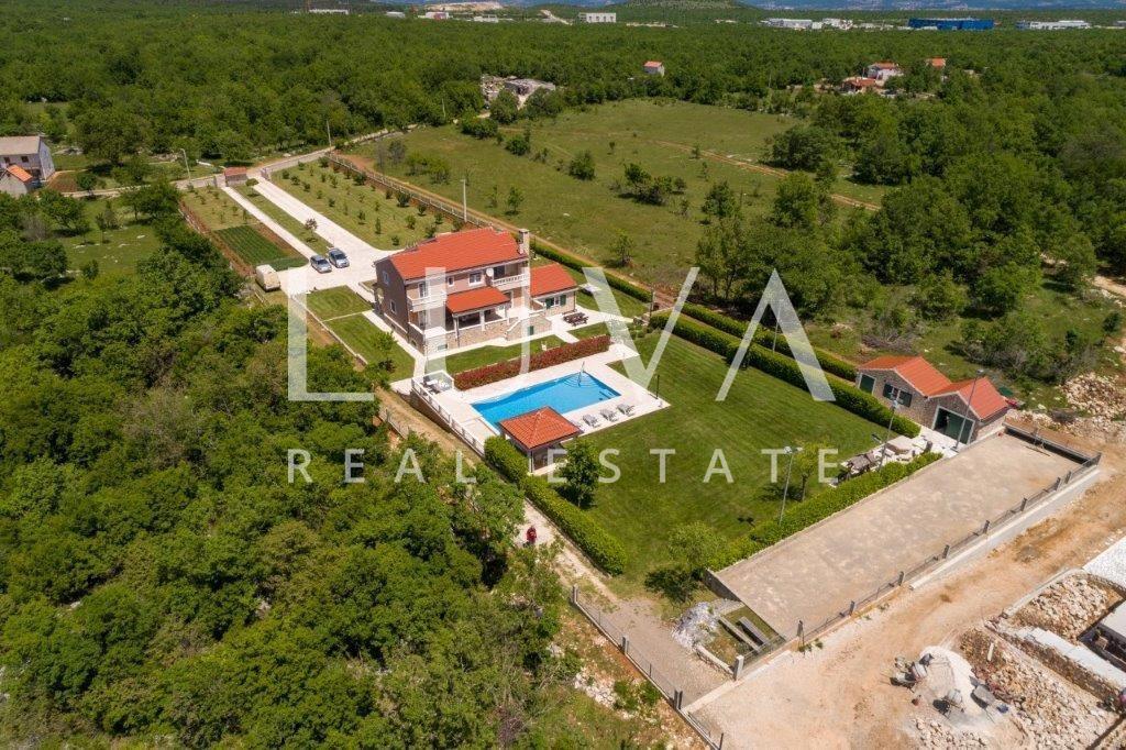Haus Zu verkaufen - SPLITSKO-DALMATINSKA DICMO