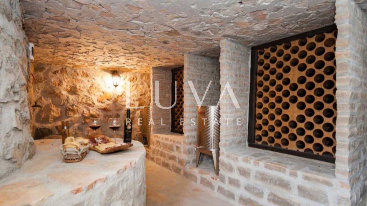 House For sale - SPLITSKO-DALMATINSKA BRAČ